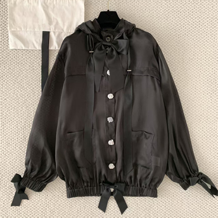 Summer Clothing In Winter - カスタマイズ可能なヨーロッパ女性用2026年冬新作服 長袖フード付き蝶ネクタイシルクコート上下セット