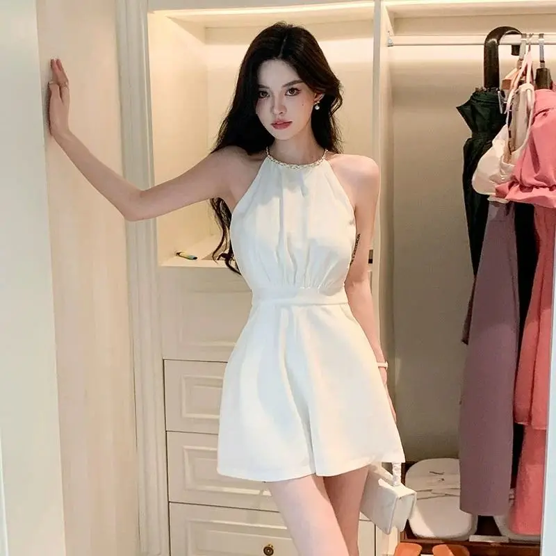 Summer Clothing Trends For Women - クールな白人女性用ショートパンツ オフィス ライト バケーション outfits 2025