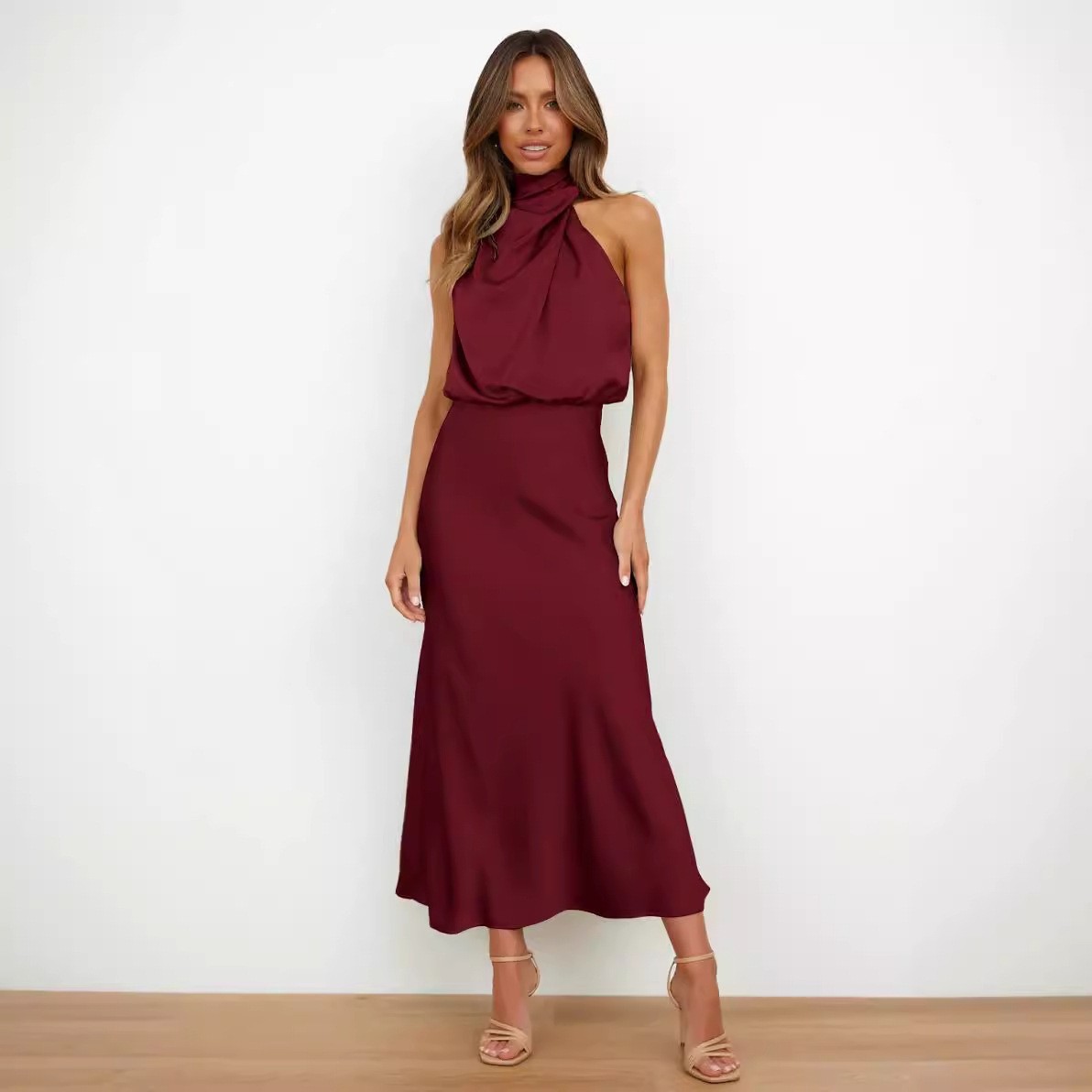 サテン生地のノースリーブホルターネックラップトップ、シルキー - Halter Neck Top のレビューと価格